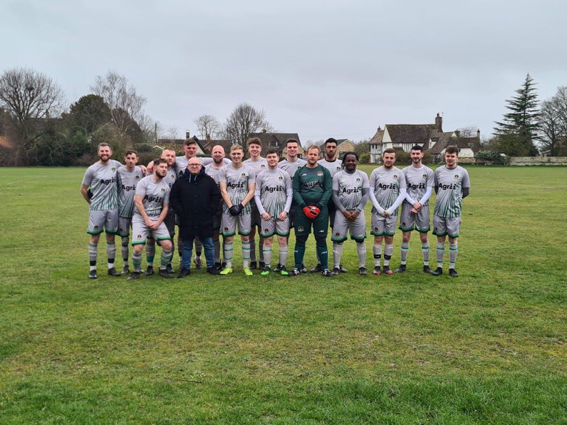 Clarkeyboy77's tweet photo. We get our first draw of the season as we draw 2-2 with a very good Wilbrahams side. The game however was ruined by an absolutely awful Dinosaur of a referee. I’m not one for slating refs but he was atrocious. Goals from @SasoBozo x2 #newkit @AgriiUK https://t.co/xCJ63HdvBe