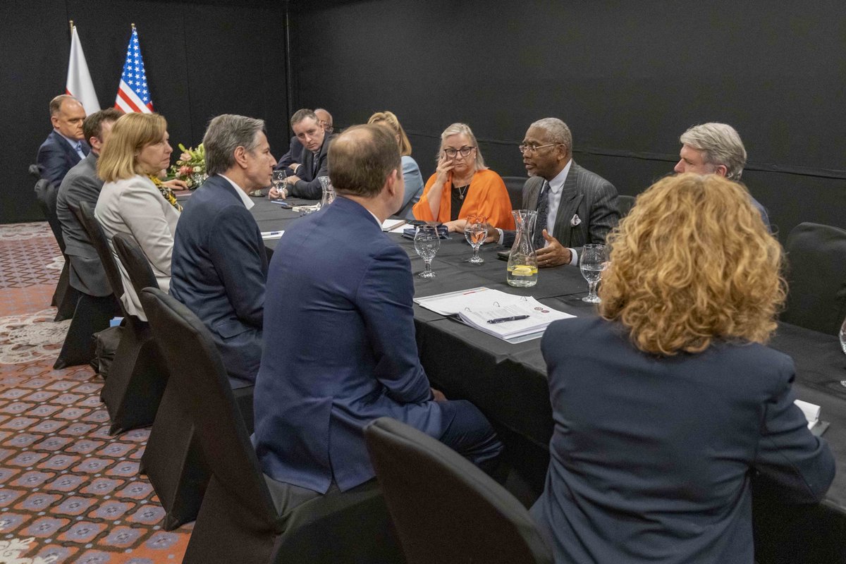 SecBlinken's tweet photo. In my meeting with a bipartisan Congressional delegation today, I thanked them for continuing to provide support for Ukraine. Their support and advocacy are imperative as we continue to be #UnitedWithUkraine. https://t.co/Rf2gCl8oAI