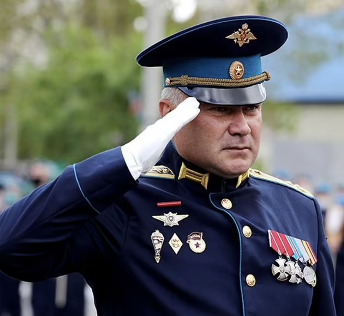 CerfiaFR's tweet photo. 🇺🇦🇷🇺 FLASH | Andrei #Sukhovetsky, un général #russe de haut-rang aurait été tué durant des combats en #Ukraine, il représenterait une lourde perte pour #VladimirPoutine.
(Le Figaro) #UkraineRussia https://t.co/fpFUItqs7c