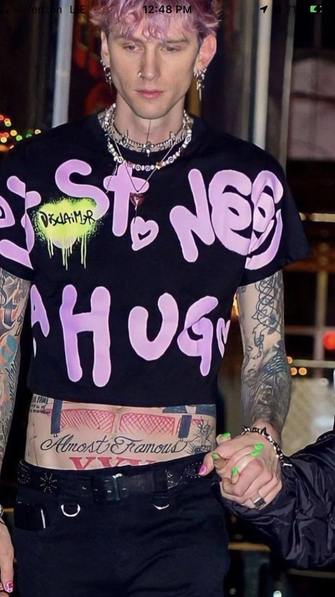 ilyariiii's tweet photo. Does @Eminem know that @machinegunkelly has “Almost Famous” tattooed on his stomach 😳😳😂😂😂😳 #eminem #machinegunkelley #almostfamous #ironic https://t.co/DtrVz2F4oS