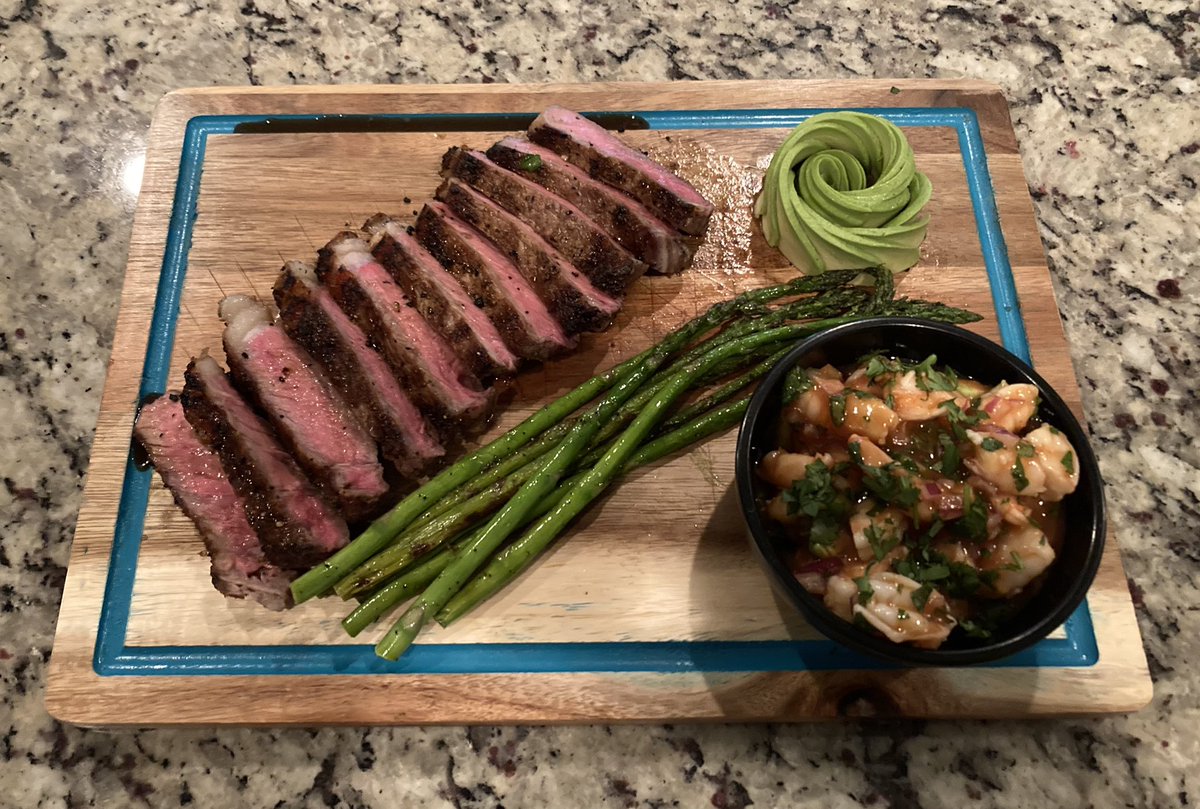 AdrianD8926's tweet photo. Grilled NY Strip &amp; asparagus, shrimp cocktail and an avocado rose. 😋 #ChefAD https://t.co/HsxBqfcrGe