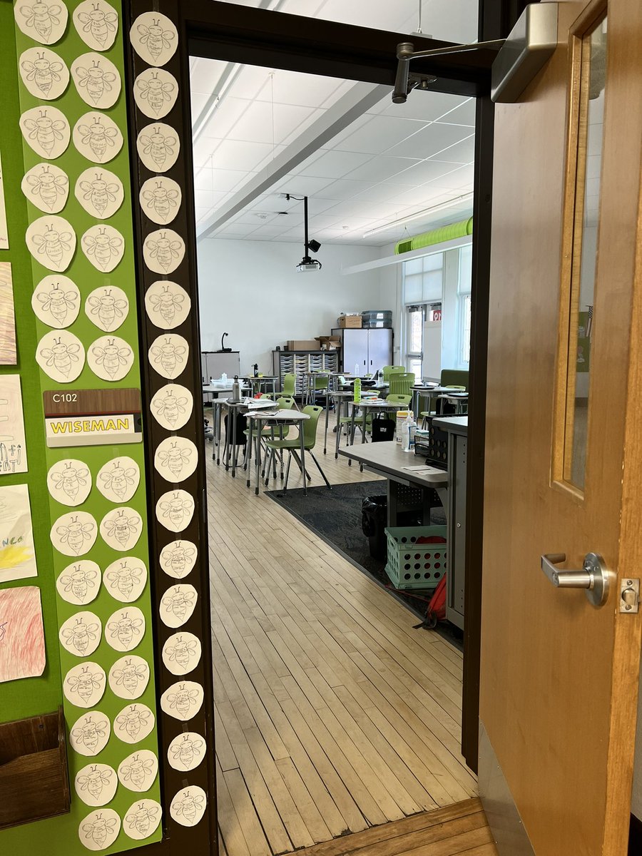 Reading is the “BUZZ” in 5th grade! #SPSreads <a href="/SunshineBees/">Sunshine Elementary</a>