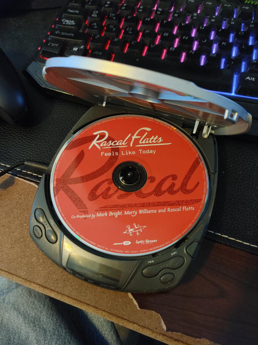 Uncoothed76's tweet photo. @rascalflatts had to pull out old faithful for that original feeling https://t.co/C55LXM5ngr