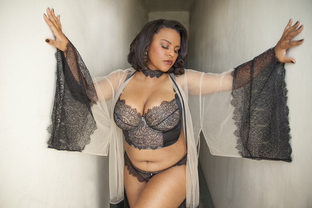 Dearest <a href="/JennyRieu/">Jenny Rieu</a> in the Viola Jet set, shot by Jason Kamimura. This collection is being discontinued shortly, so find your size while you still can! 🖤 harlowandfox.com/collections/vi…