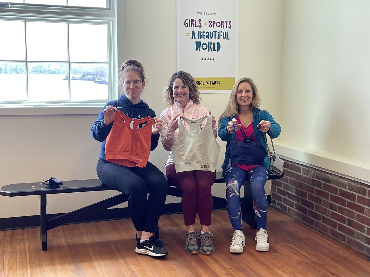 gallowayteri's tweet photo. Thanks @brasforgirlsorg 400 bras plus so much more for LHS, MMS and RMS students! @LHSEagles_Lindb @Renton_Schools https://t.co/EiblVUWIU0