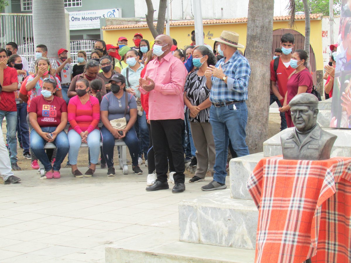 RSuarezPSUV's tweet photo. #05Mar Carora homenajeo a líder de la revolución bolivariana  Hugo Chávez a 9 años de su siembra.

#ChavezSiempreInvicto https://t.co/p6SkHjSG0R
