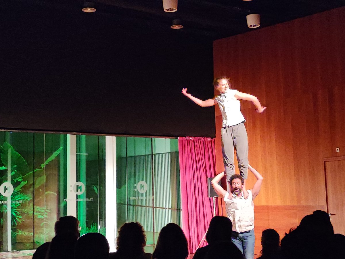 TeatreEspert's tweet photo. 🟣 Segona jornada del #FestivalZero amb el provocador i actual Container de @emiliagargot i amb l'equilibri i la calma de #Cossoc.
Dos espectacles on públic i artistes han transformat espais no habituals. https://t.co/9ST4IxtSSb