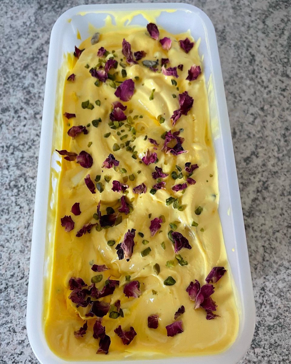 Tine2205's tweet photo. Die 💯. selbstgemachte Eissorte sollte etwas besonderes werden 🤩 Persischer Luxus 🌹oder auch Bastani Sonati – ein persisches Safran-Eis und Rosenwasser #eiseisbaby #selbstgemacht #eis #safran#rosen https://t.co/rR8wD8e8GJ