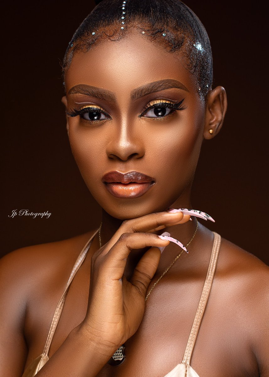 Omah247's tweet photo. WHAT EVER MAKES YOU GLOW MAKES YOU FIT IN 
KEEP TO IT
#model 
#photography 
#walevisuals https://t.co/2ZAn7ftV4T