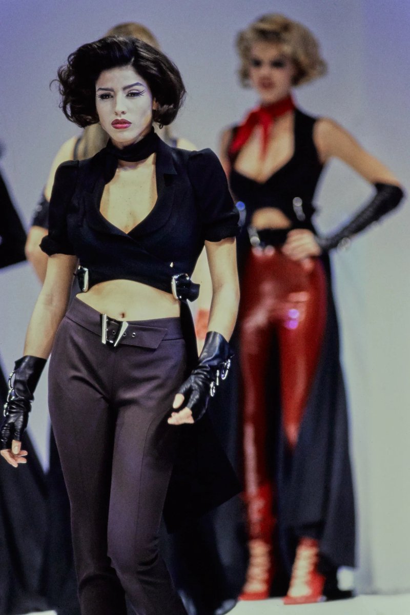 loversgothics's tweet photo. pair of dime....... feat. look from mugler spring 1992 cuz its fucking aweosme. ive never drawn paradigm b4

#fortnite https://t.co/IA5o95vxY2