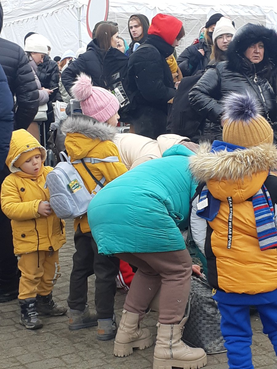 andreavianel's tweet photo. Ucraina, 2022. Bambini nel tempo https://t.co/UV8MaEfb1l