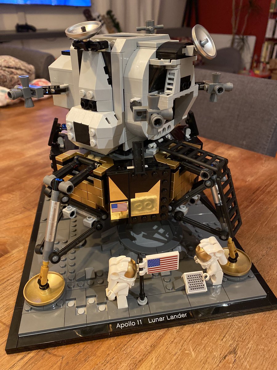 mathieucrucq's tweet image. Jolie bestiole ! #lego #lunarmodule