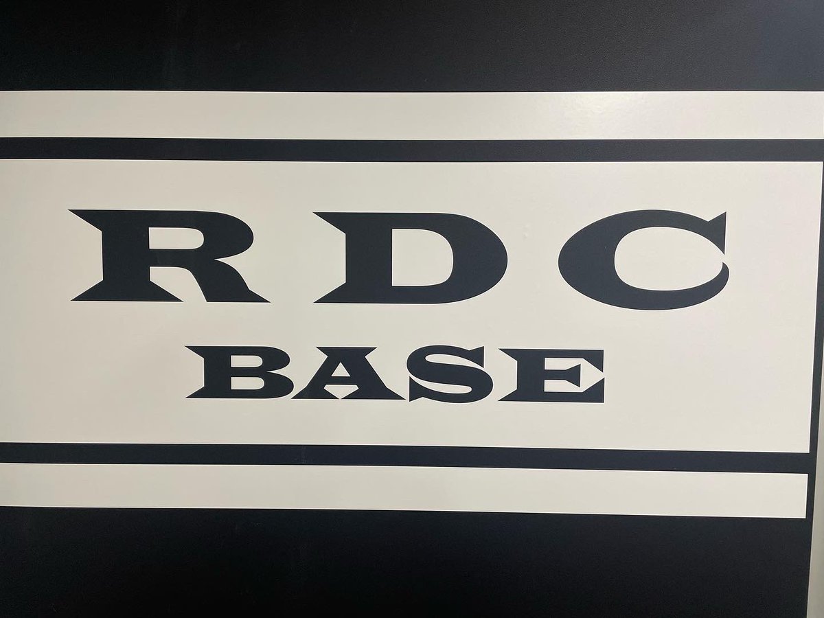 YAGI__YUKI's tweet photo. 本日は東京マラソン2021🏃♂️💨
朝の荷物預かりとお見送りでRDC BASE にいます🔥✨
スタートから約8.7km地点で、参加されるランナーの方を応援してます!!
皆さんが少しでも満足いく走りが出来ることを願ってます📣🙏
#rdcbase #東京マラソン #マラソン #ランニングステーション #皇居ラン https://t.co/4n91sAq9dN