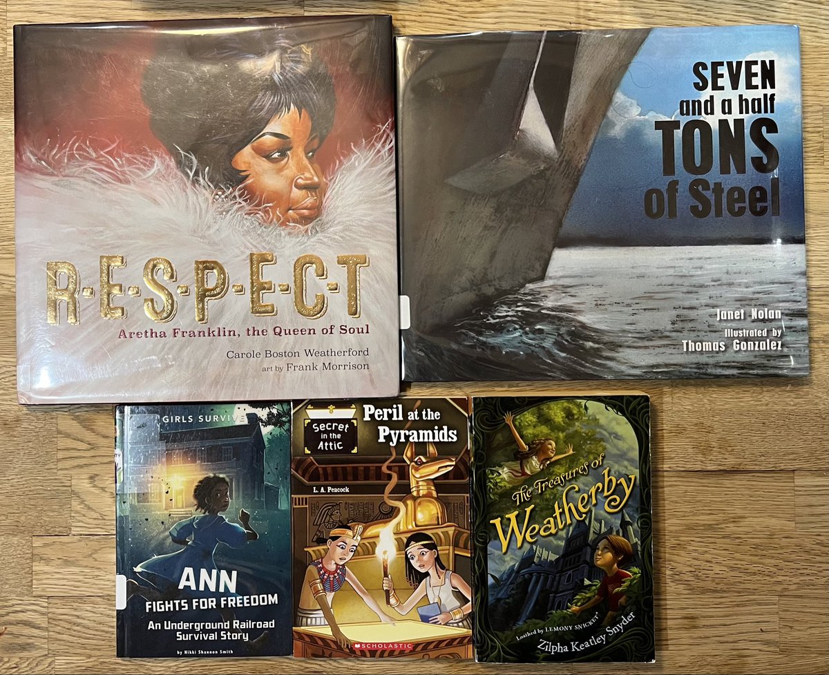 LiteracyLisa's tweet photo. My 4th grader’s current library books. Thank you OUFSD, teachers, and librarians for continuing to cultivate a ❤️ of reading 📚(Libros en español book stack not yet pictured) @OssiningSchools https://t.co/vmlLJk5VVv