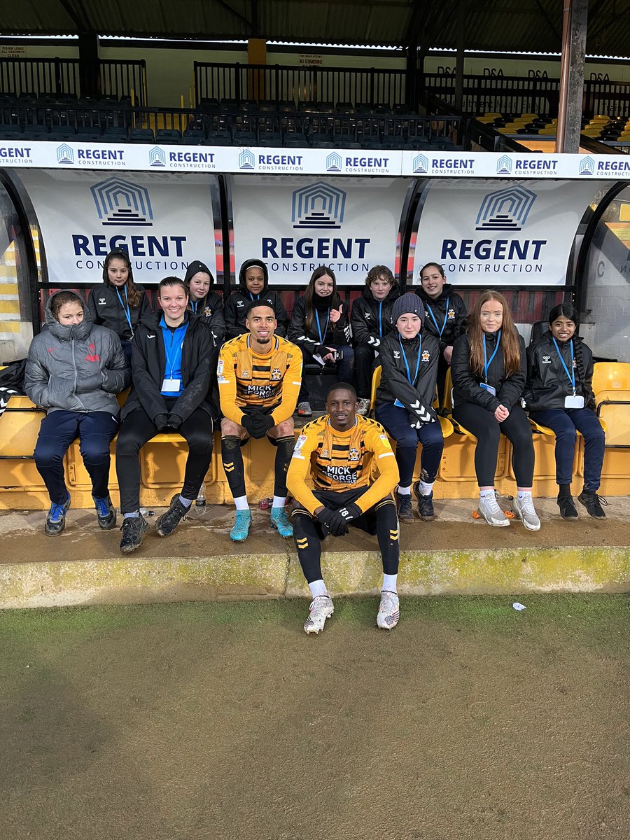 CambsFA's tweet photo. TALENT PATHWAY | On Women’s Football Weekend our Advanced Coaching Centre players got the opportunity to ball girl at today’s @CambridgeUtdFC game. Fantastic day to be a part of🦁⚽️🏴󠁧󠁢󠁥󠁮󠁧󠁿 @HerGameToo https://t.co/vSzZb5KZs9
