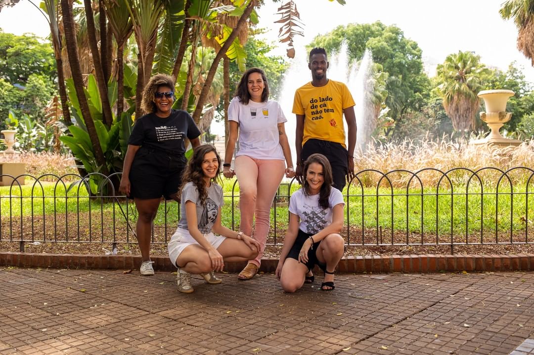 Cada estampa linda na <a href="/zetanossa/">Zeta Nossa</a>! E no cupom "ladob15", ainda tem 15% de desconto. 

Vai lá na zetanossa.com.br #publi