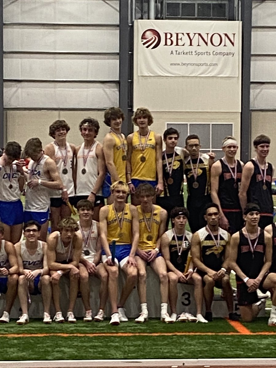 Congrats to the <a href="/EastCantonHS/">East Canton HS</a> boys 4x800 relay on not only taking 1st place in the D-2 Indoor Track Championship but also setting a meet record in the process!  #gohornets