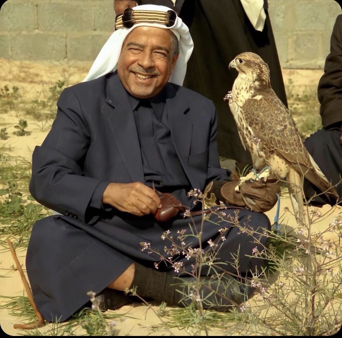Bnr__99's tweet photo. ذكرى وفاة والدنا الشيخ عيسى بن سلمان آل خليفة ٦مارس
الله يرحمك ويغمد روحك الجنة يا ابونا، رحلت عن الدنيا ولم ترحل من قلوبنا ودعاؤنا https://t.co/0eyxdR3vxR