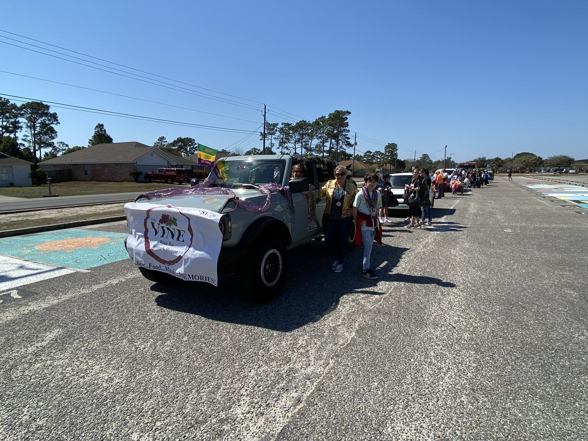 Navarre_Beach's tweet photo. Today we enjoyed being in a parade celebrating Navarre’s Starfish Project.  This nonprofit raises money and helps those with autism.  These child had a blast getting beads, toys and stuffed animals.  #charity #givingback #thevinenavarre https://t.co/gvp720YJh9