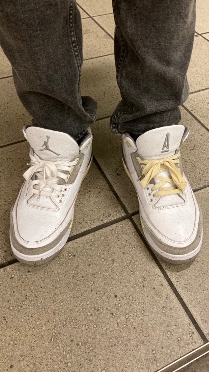 citykidjames's tweet image. so i get these really bad nosebleeds from time to time, and today it happened in Times Square, while i happened to be wearing my absolute favorite shoes. i am inconsolable. #amm3 @snkr_twitr