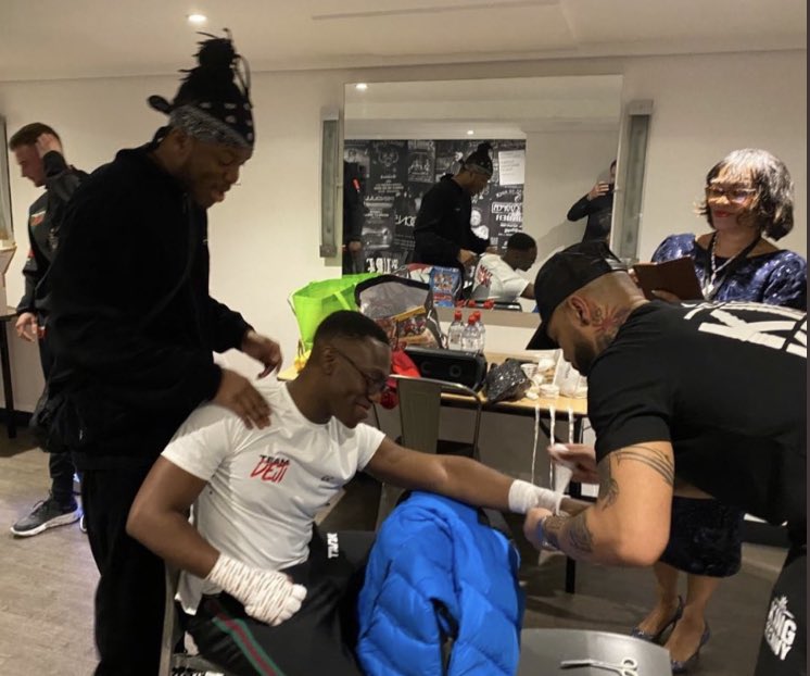 KSI with Deji preparing, is he going to walk him out 👀