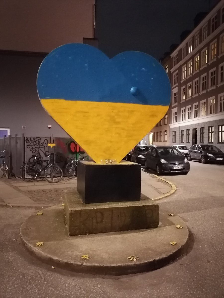PYRollin's tweet photo. Dans les rues de #Copenhague. 💙💛
#UkraineRussianWar #Copenhagen https://t.co/XCevBA4X1r