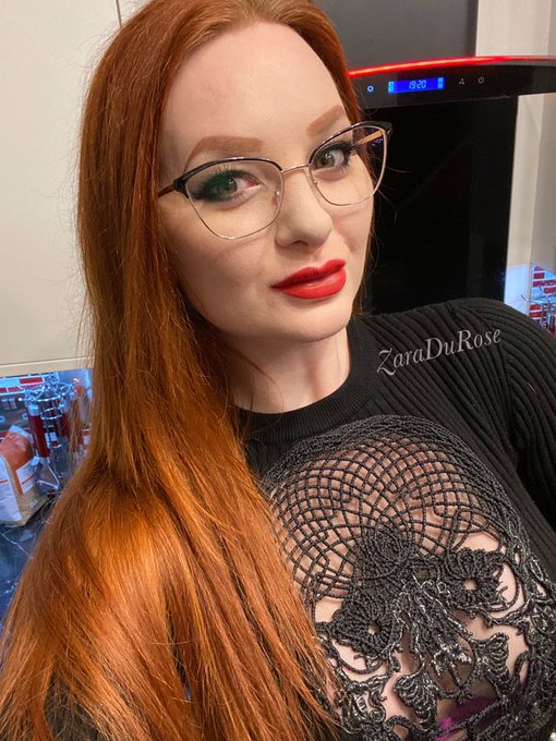Do you like my new glasses? #prada ❤️❤️ https://t.co/PAvbdivalS<a href="/tag/prada"class="tags">#prada</a>