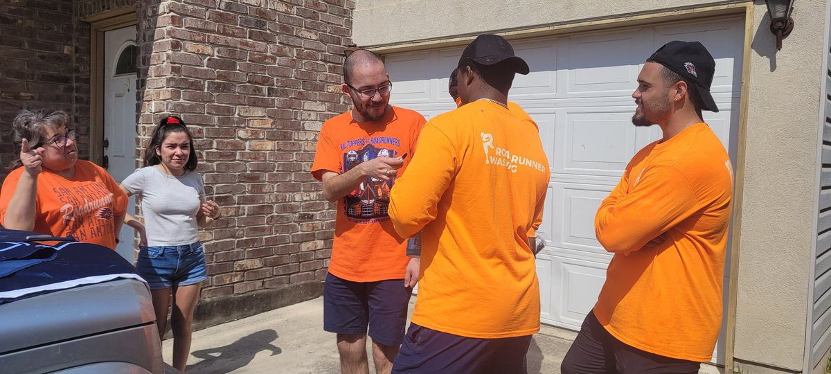 RBoogie33's tweet photo. Hey @RoadrunnerW210 My family were so excited that y'all signed their shirts . My flag never looked better. Y'all are truly good guys and do great work. We will definitely be calling y'all out again!!! #UTSAFamily #UTSAfans #supportthehometeam https://t.co/GAyKGJEhoT