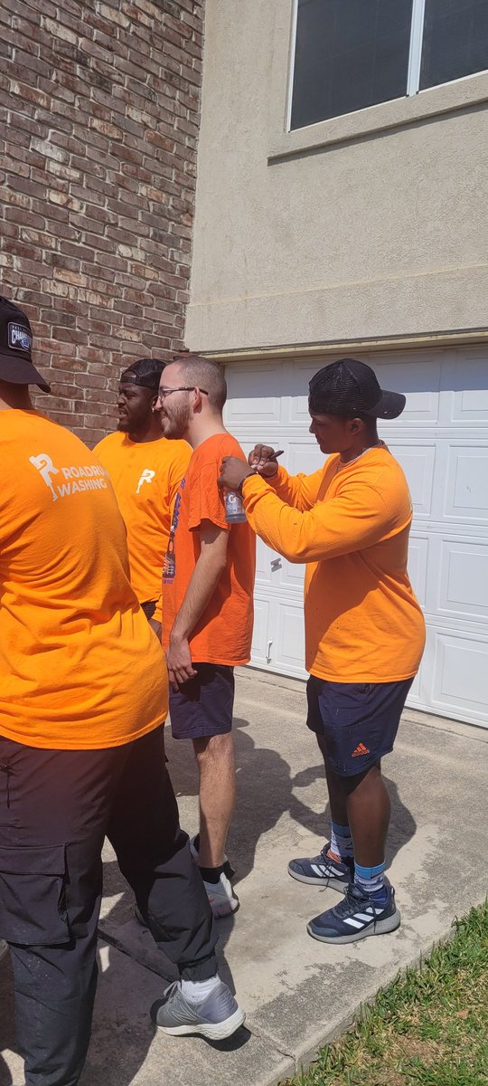 RBoogie33's tweet photo. Hey @RoadrunnerW210 My family were so excited that y'all signed their shirts . My flag never looked better. Y'all are truly good guys and do great work. We will definitely be calling y'all out again!!! #UTSAFamily #UTSAfans #supportthehometeam https://t.co/GAyKGJEhoT
