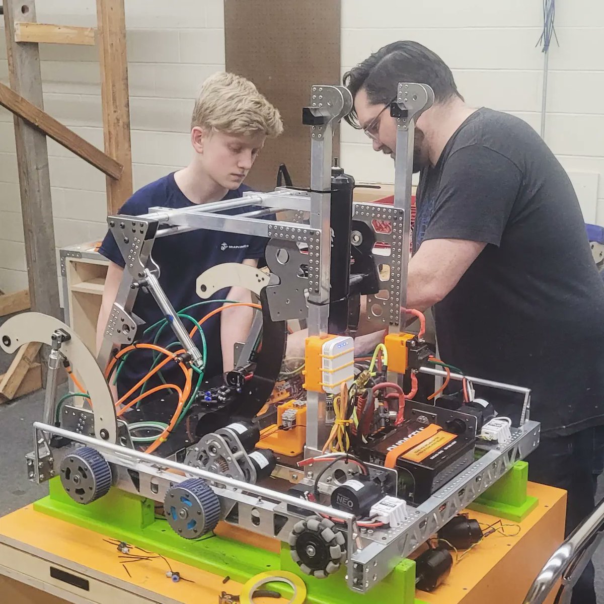 frc2357's tweet photo. Assembly and problem solving time!
#FirstForward #omgrobots #raypec https://t.co/NVIQblbmc7