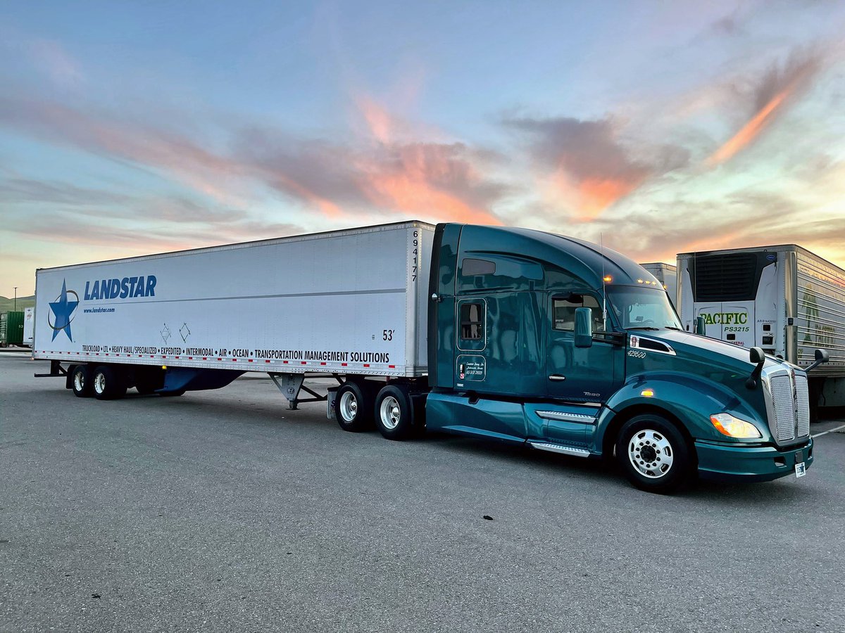 foster_and_me's tweet photo. @BetteMidler I drive a 175k truck and lucky to get 7-8 mpg. Do you want your shelves stocked or nah? https://t.co/KiwjaArCaI