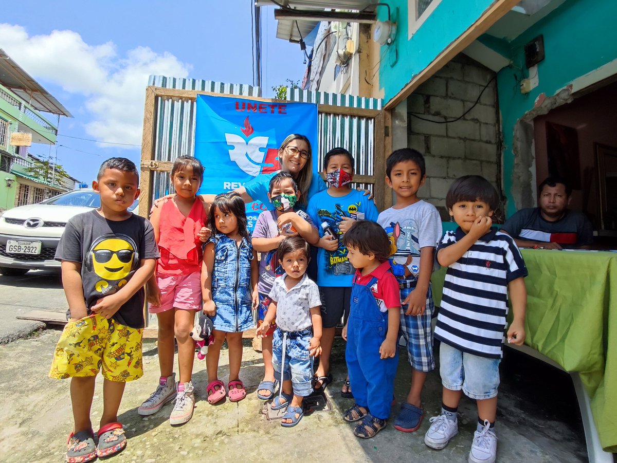 RC5Guayas_D2's tweet photo. Junto a nuestra Directora Distrital @yajasolorzano visitamos la cooperativa Francisco Jacome, donde entregamos vitaminas para los niños del sector y realizamos afiliaciones en nuestra campaña #unetealarc5 @MashiRafael @marcelaguinaga @RC5Oficial @RC5GuayasDP @ArturoJEscala https://t.co/v9ugeclaeo