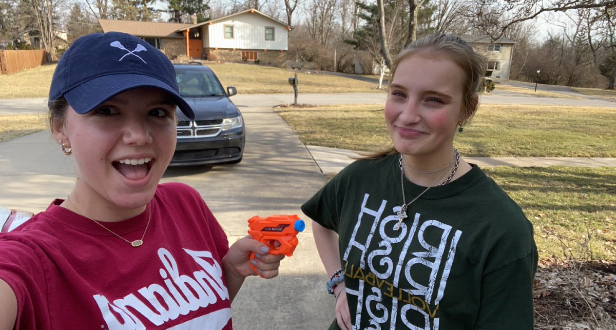 turned into a track meet😂paige chases erica for 20 mins! hahahah Erica is eliminated ❌❌❌❌
