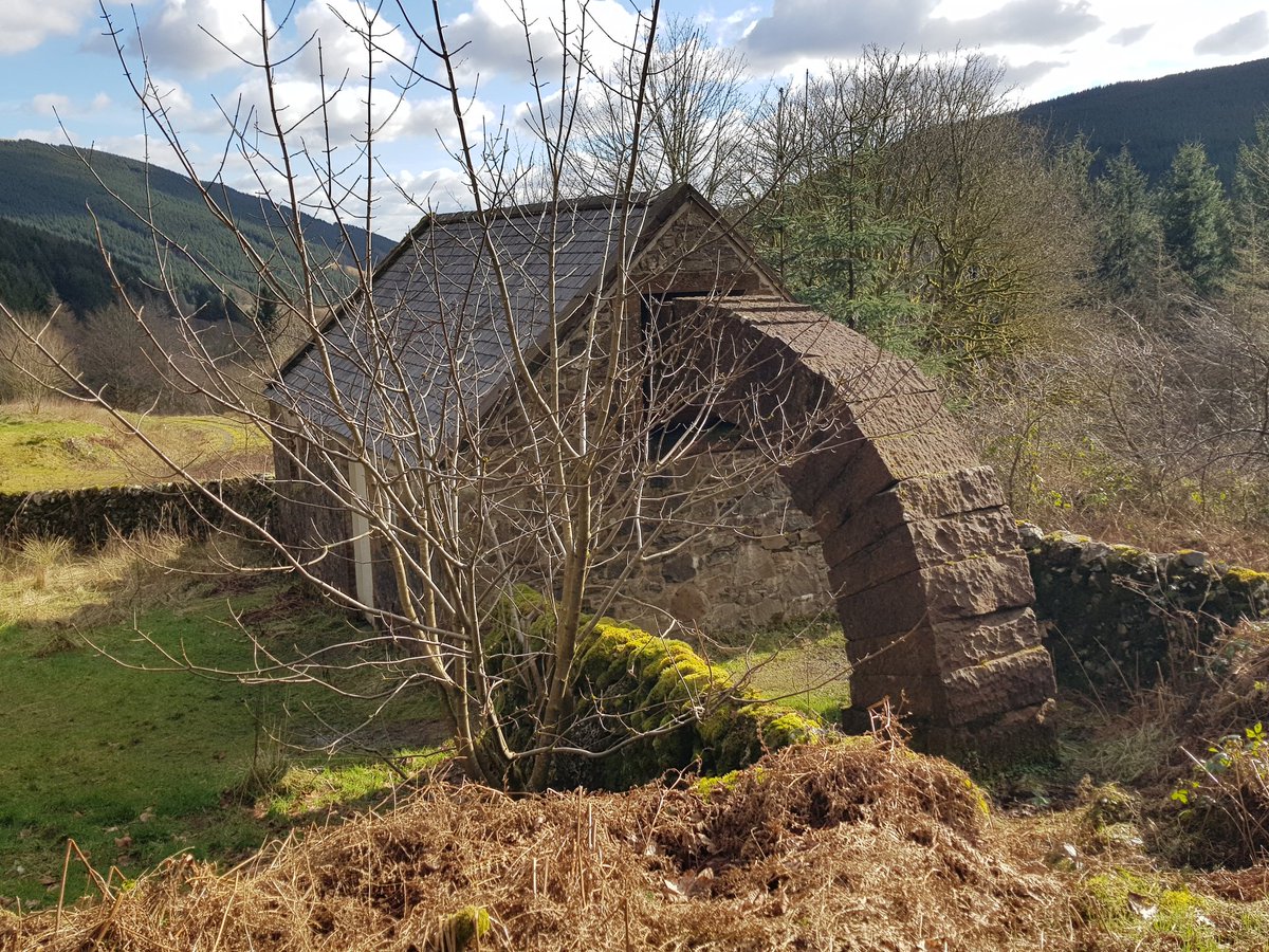 fizzysue's tweet photo. #3goodthings 1. A good walk taking in some #stridingarches and some selfies! 2.eton mess with lemon rather than raspberry. Yum! 3. Last night of holiday. So time for a #weedram #oban. Thanks for having us, Scotland. It's been a blast. Xx https://t.co/Yqlzy4Yp31