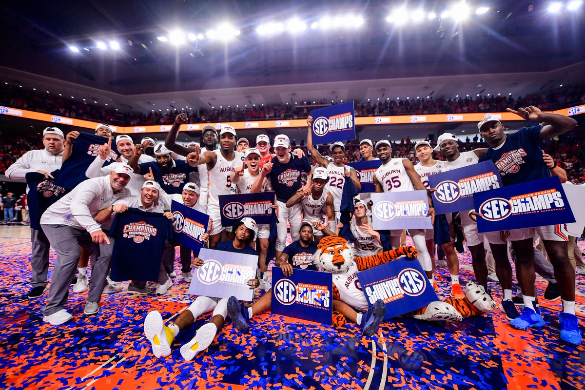 AuburnMBB's tweet photo. 𝐅𝐀𝐌𝐈𝐋𝐘

#WarEagle https://t.co/wx1lDBj83L