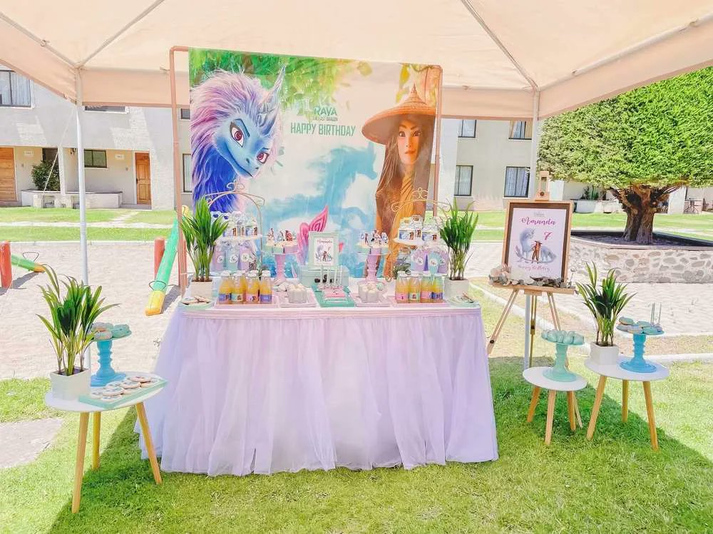 catchmyparty's tweet photo. Check out this fabulous Ray and the Last Dragon birthday party! The cupcakes are wonderful! https://t.co/OiteP58TGX #catchmyparty #partyideas #raya #rayaandthelastdragon #rayaparty #rayaandthelastdragonparty https://t.co/nuEdqqB0f2