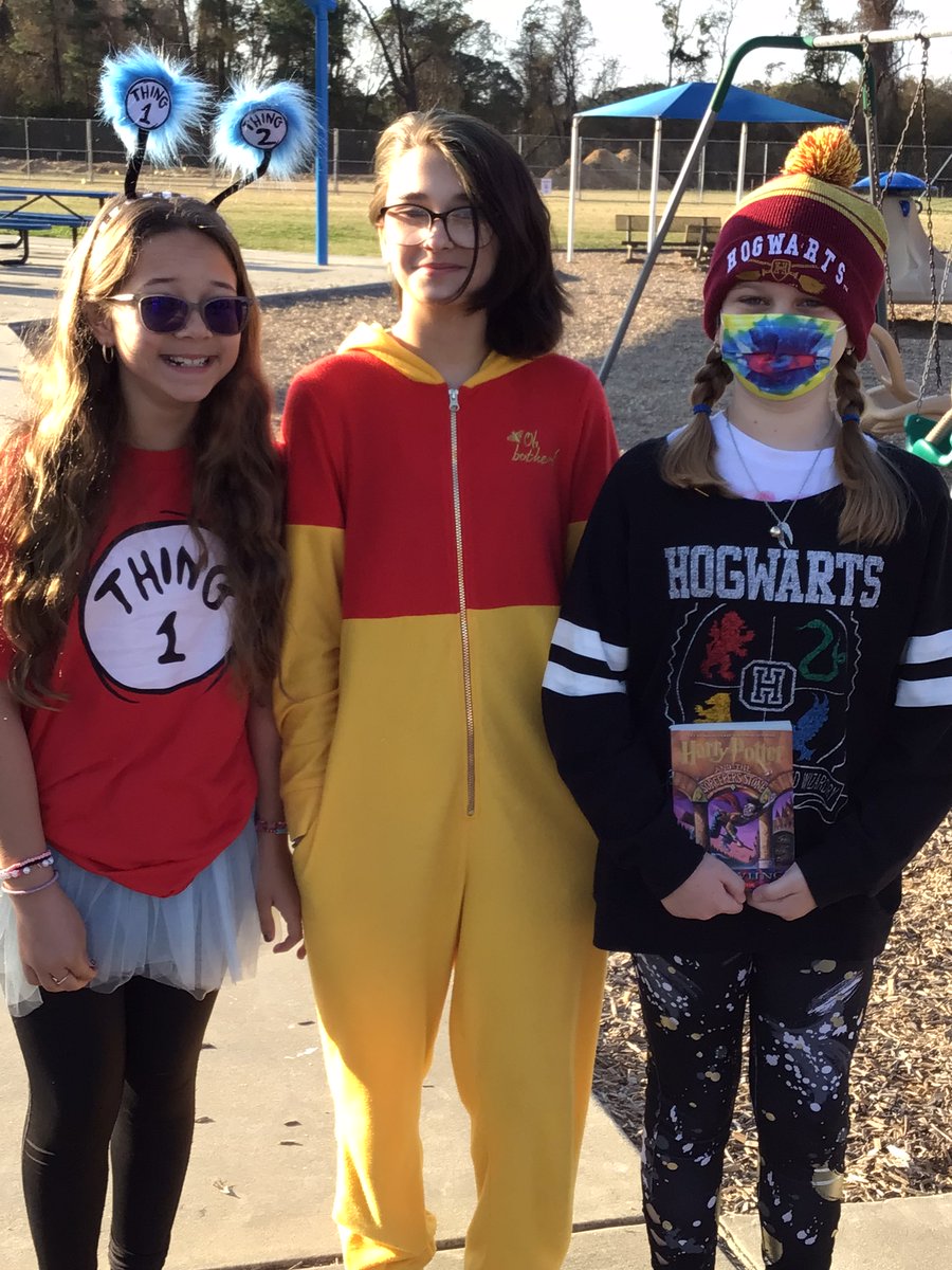 Riversidereads's tweet photo. Riverside Elementary caps off Read Across America Week with our Storybook Character Parade!  https://t.co/EYwtW7KIf0 #HCSLibraryMedia #RESCHIEFSREAD https://t.co/qqmVek8aZD