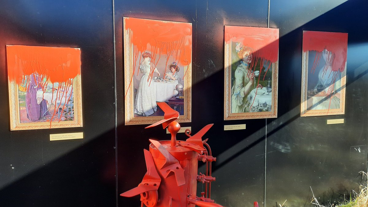 RapolasG's tweet photo. Lauko galerija AJJU, Kelmėje. Parodos tema: arbatos laikas, tačiau prasidėjus karui Ukrainoje, nusidažė raudonai šiek tiek. #fieldGallery #Lithuania https://t.co/gz2UPeht5Z