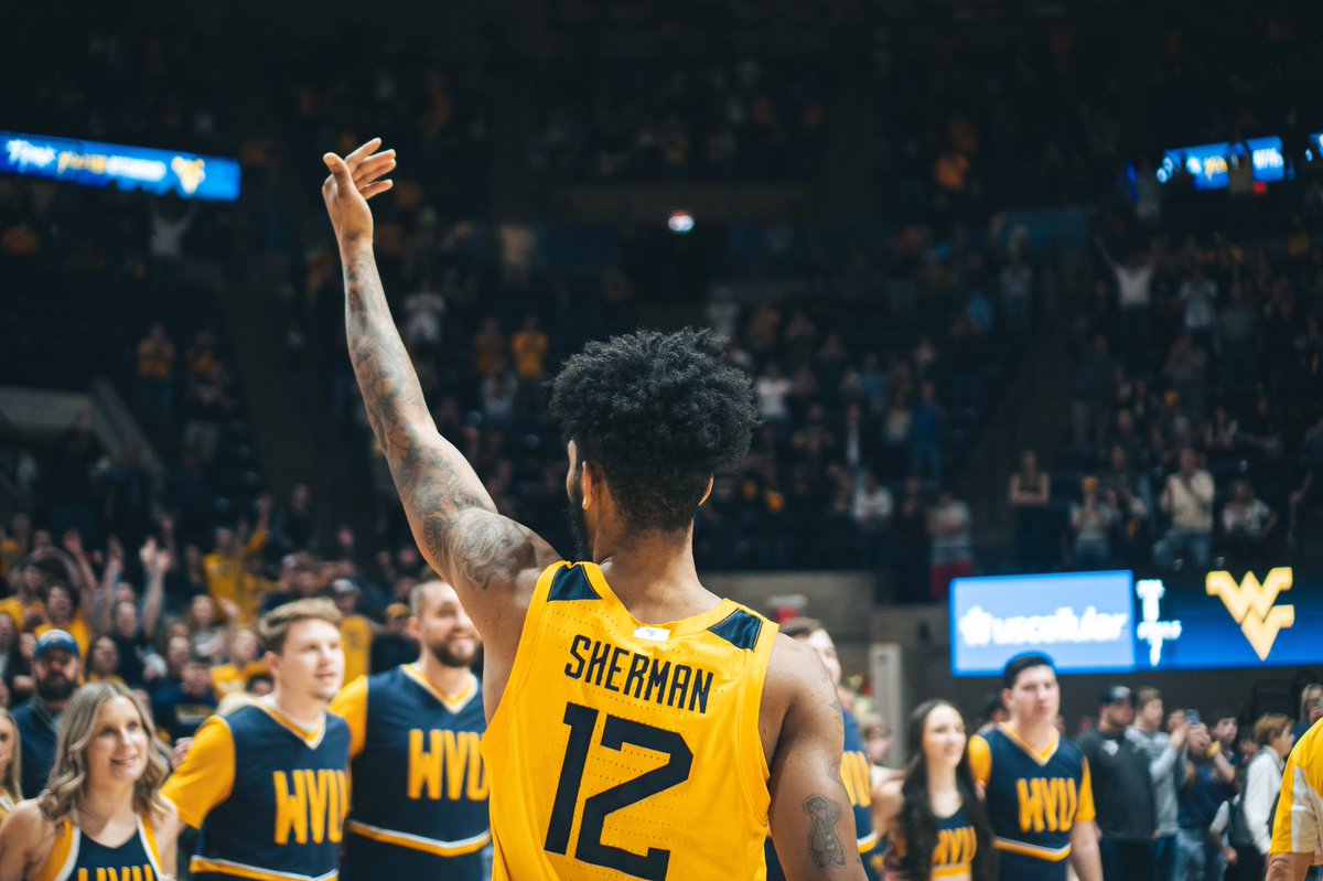 WVUhoops's tweet photo. No better tradition! #HailWV #CueCountryRoads https://t.co/eGz0xnQd9P