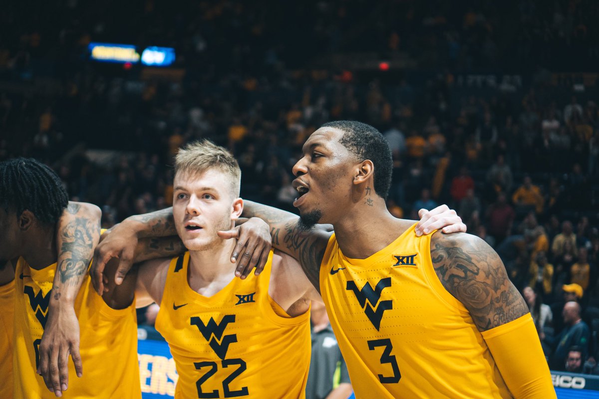 WVUhoops's tweet photo. No better tradition! #HailWV #CueCountryRoads https://t.co/eGz0xnQd9P