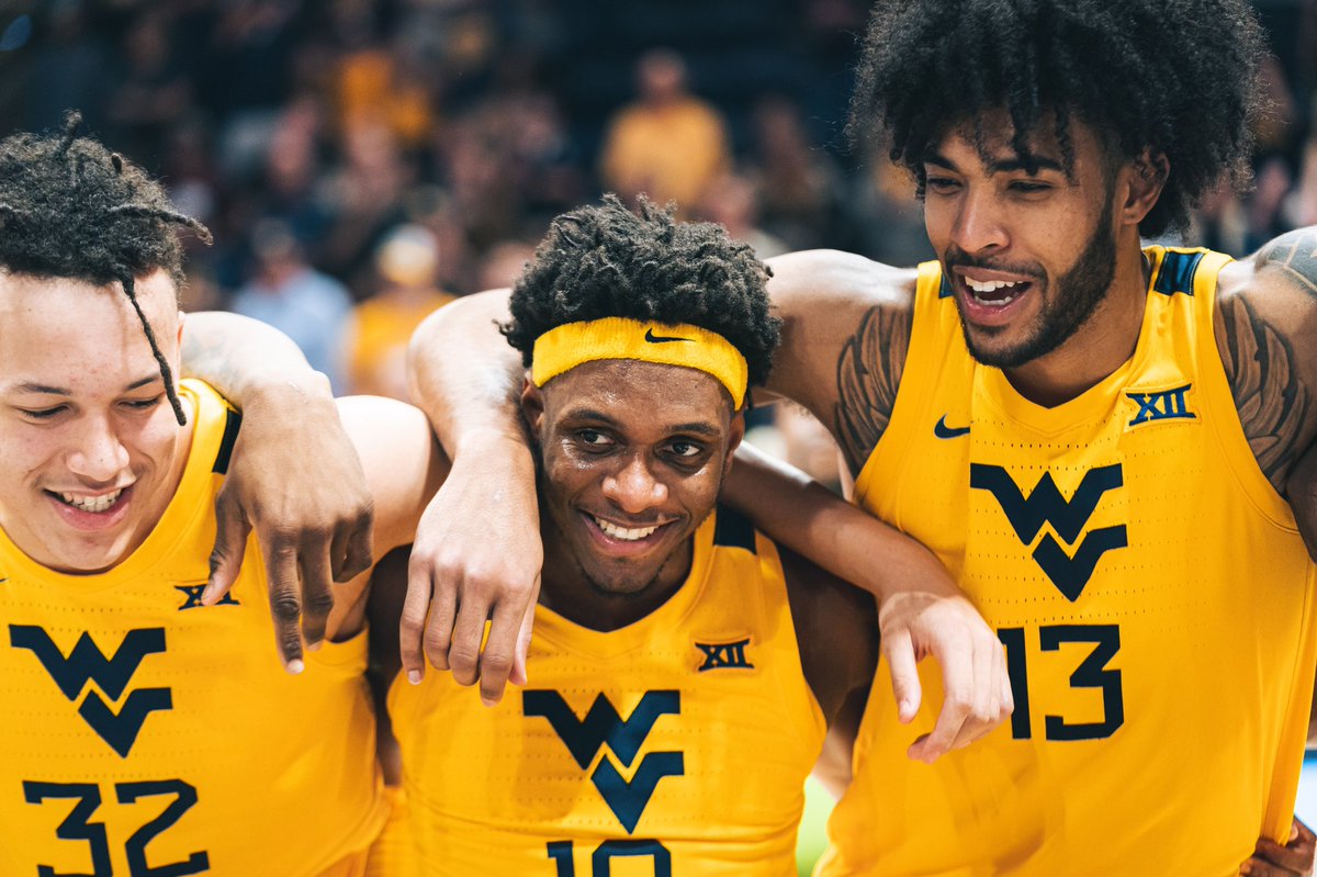 WVUhoops's tweet photo. No better tradition! #HailWV #CueCountryRoads https://t.co/eGz0xnQd9P