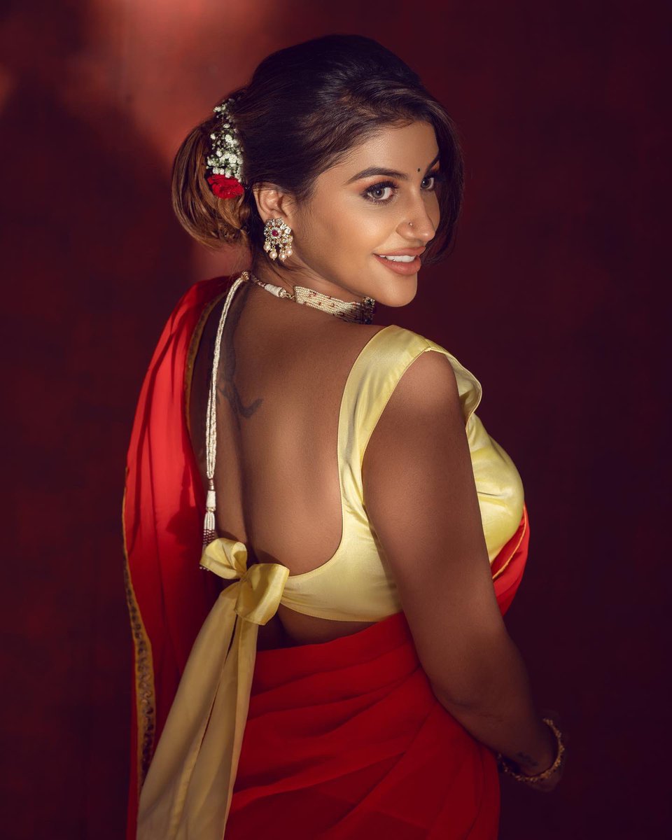 Devika222000's tweet photo. நாட்டுக் கட்ட 😘😘👅 https://t.co/eUJlqNHsHX