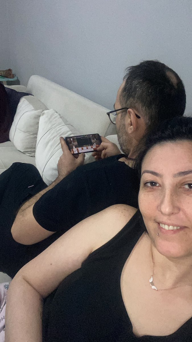 feridee_82's tweet photo. Tabiykide sohpet ediyoruz 😂😂🙈 https://t.co/scQxbLjIai