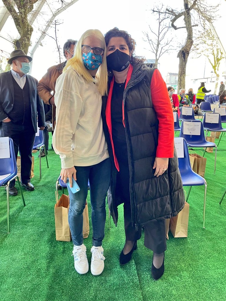 MRivasL's tweet photo. Coa pregoeira na @festaqueixo de #Arzúa @SuRGAcio Unha muller valerosa, forte e moi inspiradora. Dispostas a #queixear #Queixo2022 https://t.co/FlG9HayPnC