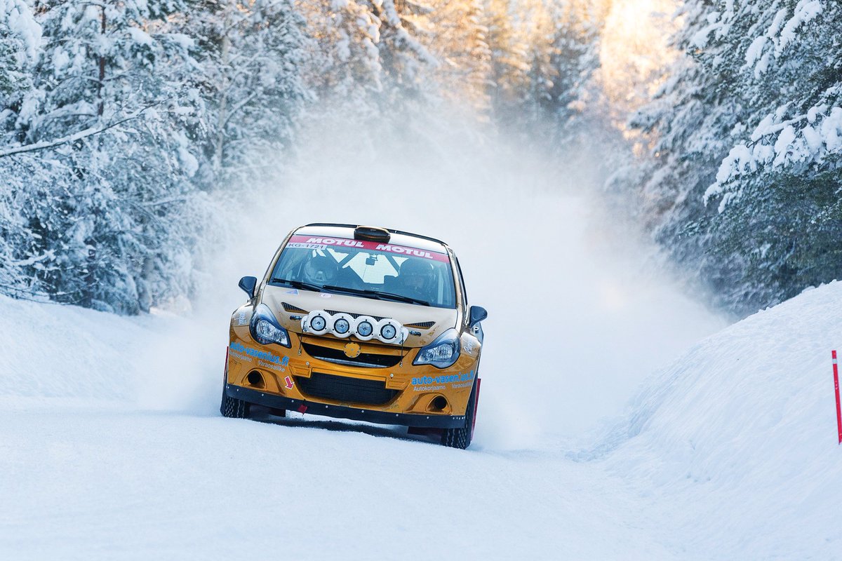 fcup_akk's tweet photo. XX Kangasniemi Ralli ajettiin 26.2.2022 F-Cupin kauden avauskilpailuna.

Korkeat penkat ja keväinen aurinko siivittivät kuljettajat laittamaan parastaan, tilanteita riitti, lumi lensi ja yleisö viihtyi.

Tästä koosteen pariin 👇

https://t.co/WGUwz6u5qV https://t.co/g1AcQjFLYd