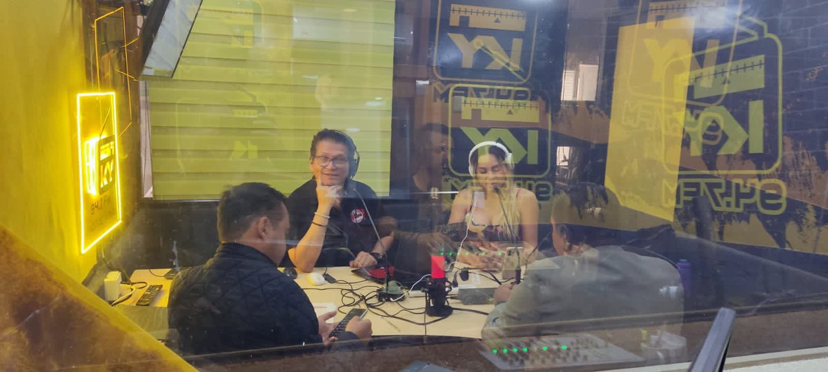 maycoldfl's tweet photo. hoy tuvimos la oportunidad de participar en el 94.7 de FM en #LosMarketeros siempre honrado por convivir con @Ppchuyhg un gran servidor público de la @SecEducacionJal @tipseducativos1 https://t.co/J1FbBsZiCK