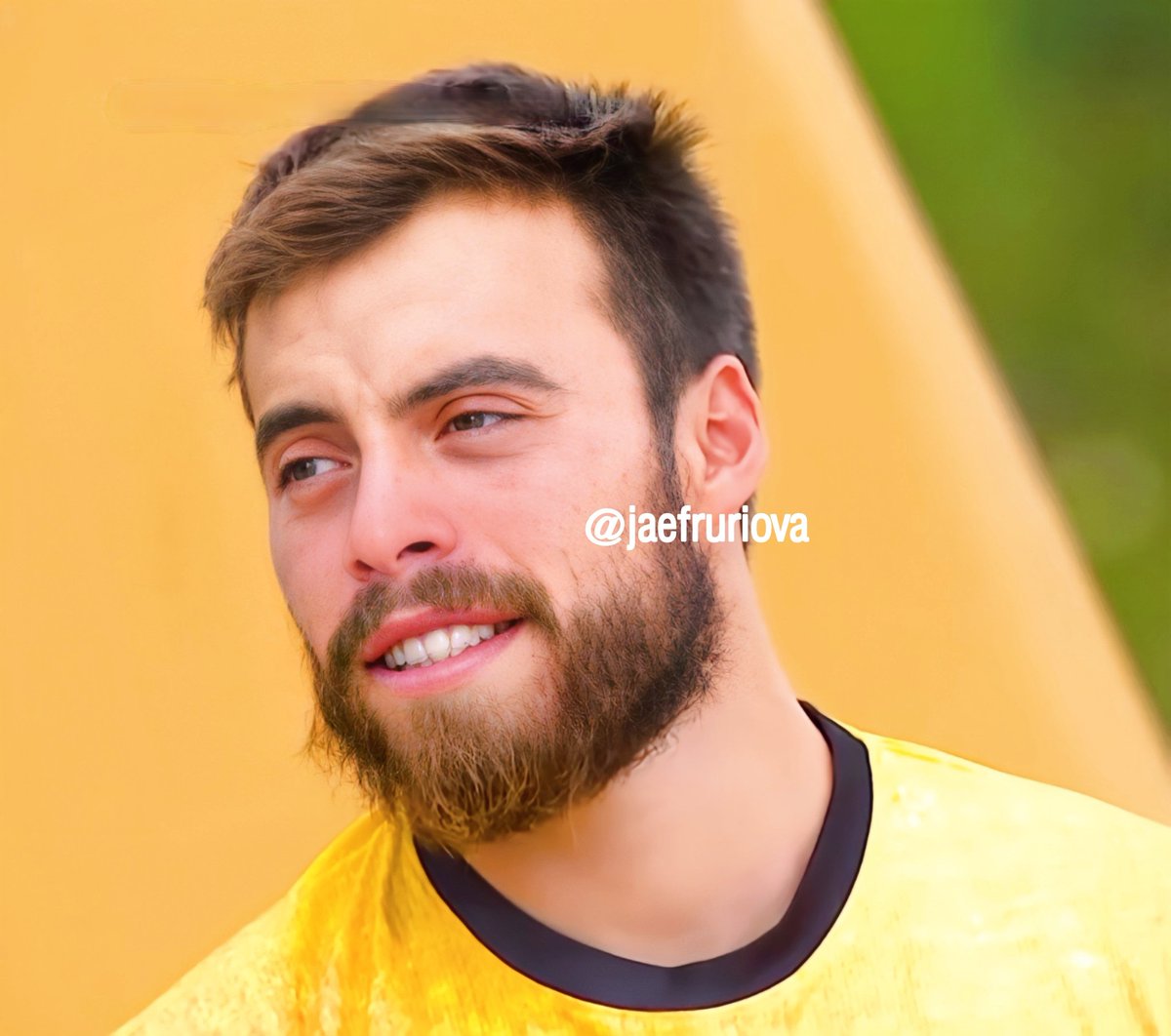 JaeFruriova's tweet photo. Look at the stars, look how they shine for you... And everything you do, yeah they were all yellow. 💛 https://t.co/mQBBvEN9Gx
