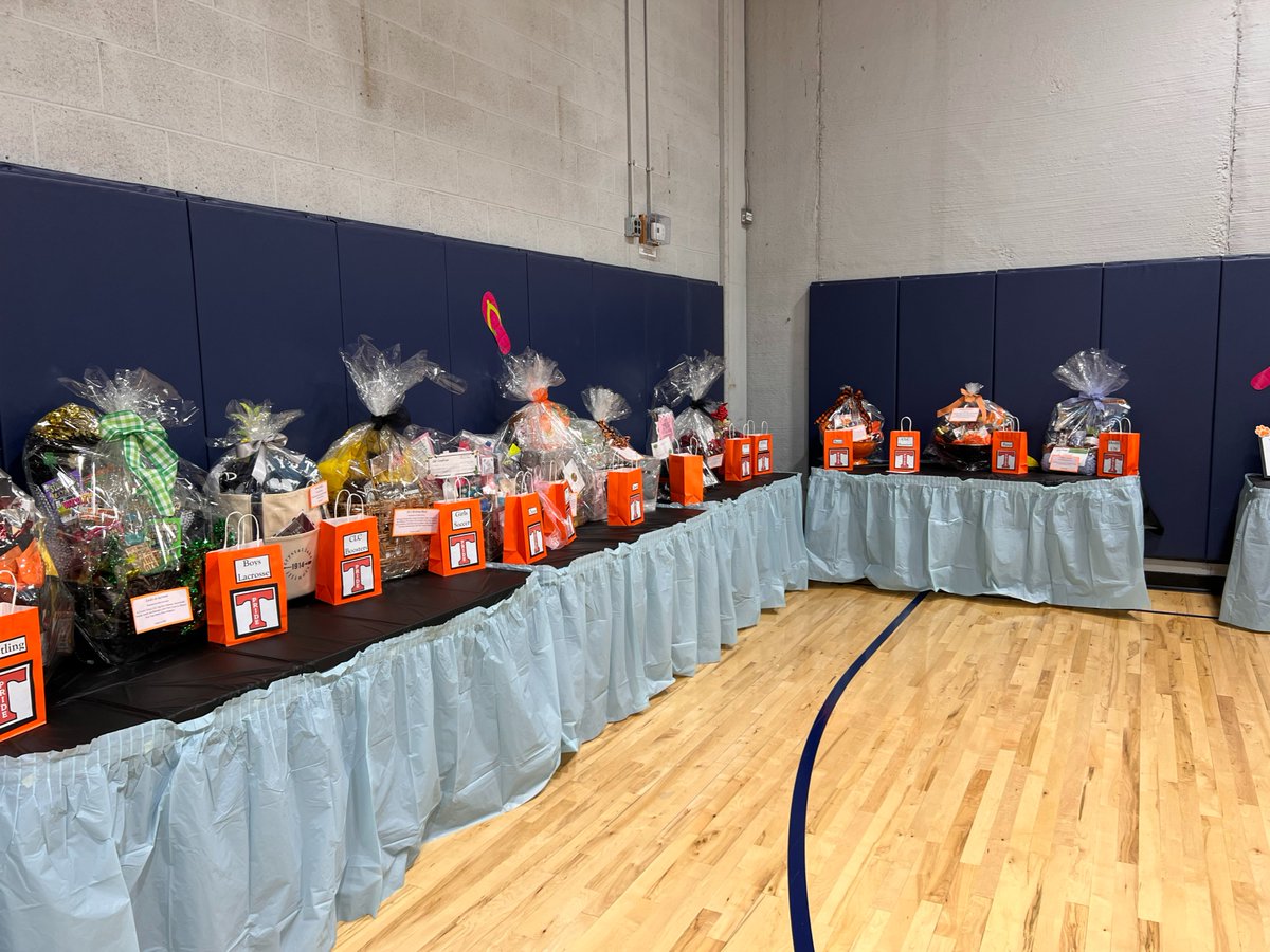 CLC_Boosters's tweet photo. We are ready for Game Night!!! So many amazing raffle and silent auction items. We weren't able to do online bidding, so if you aren't attending, call your friends that are and have them bid for you!

Many thanks to @PureSweatCL for donating this great space! https://t.co/HwWfjnl4rf