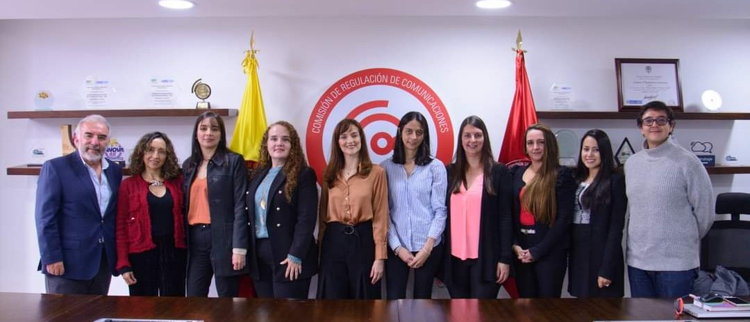 ClaudiaXimenaB's tweet photo. Posesión de la nueva Directora @PaoABonilla con el equipo de Coordinadores @CRCCol https://t.co/taK4v8dVMR