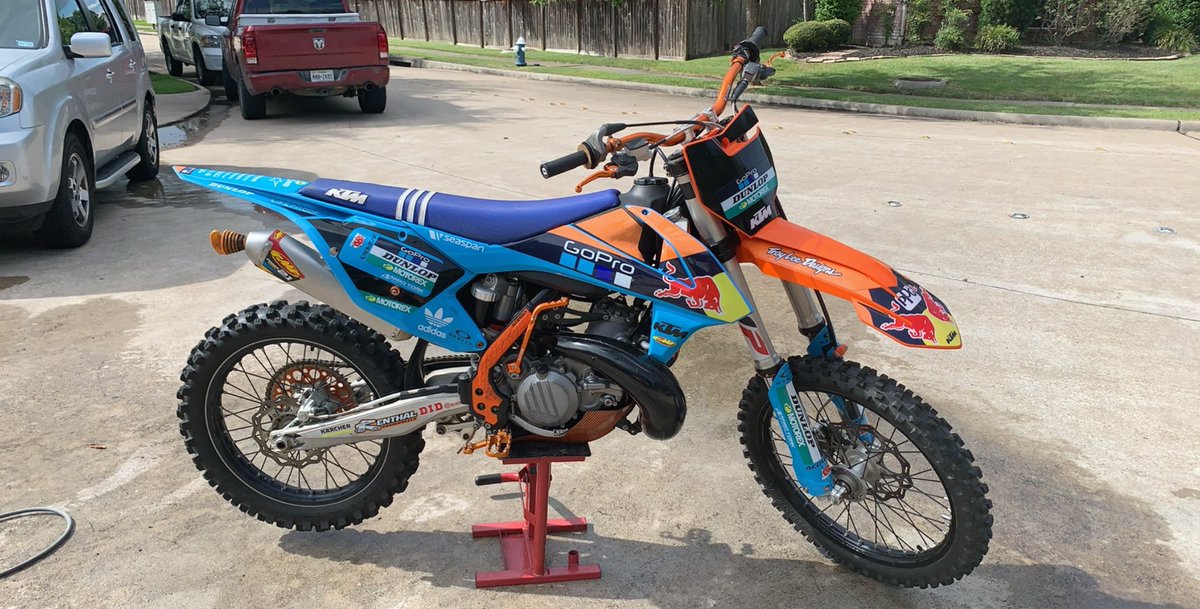 GARRETT_SANDLIN's tweet photo. KTM 250sx with lots of aftermarket parts and gear. Looking for street bike.
Has 67 hours total on bike and full rebuild of motor (top and bottom) at 66 hours with all documentation from WildWest motor plex in Katy, Title in hand .    FOR SALE $6K https://t.co/dq7VO0bZ4X